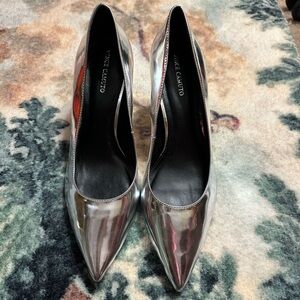 NEW Vince Camuto Hailenda Flare Pump in Silver | Size 10